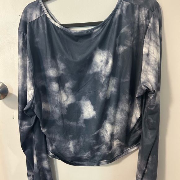 Y2K inspired, plus size, bell sleeve,tie dye, butterfly, top. - Picture 3 of 4